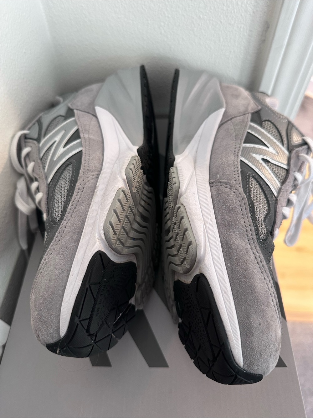 New Balance Men's 990v6Gray Running Sneakers - Picture 4 of 4